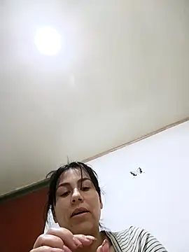 Snapshot of vanessa-titisM chatting on October 30, 1:19 am vanessa-titisM online show from October 30, 1:19 am