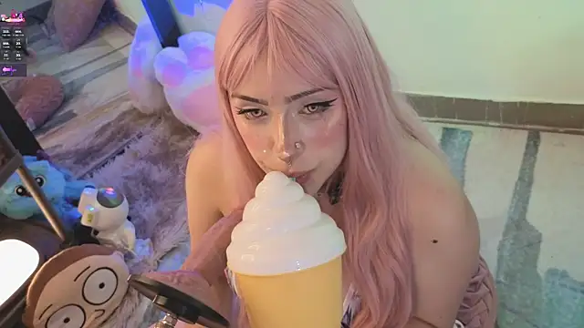 ashlynnlowe  online show from April 10, 10:49 pm