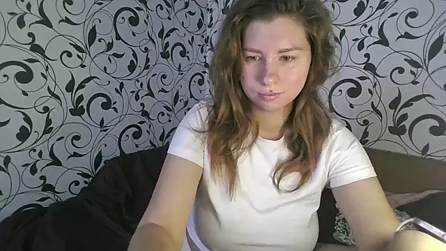 YourEmilie online show from October 28, 9:48 am