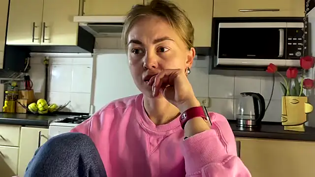 MartaLuna  online show from April 15, 8:09 pm