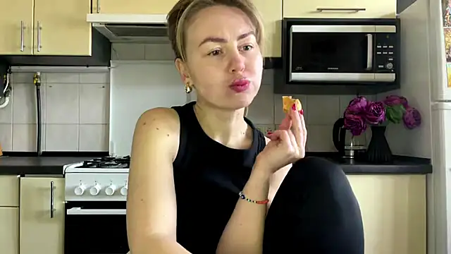 MartaLuna  online show from March 5, 10:55 am