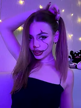 Elizabeth Tay online show from October 31, 6:12 pm