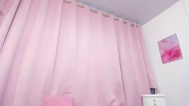 miajhonsonx online show from May 28, 2:37 pm