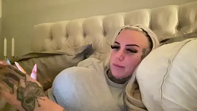 paulinaalatalo online show from April 24, 7:49 pm