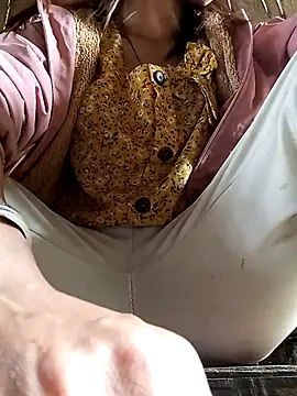 bonnie-00 online show from April 21, 1:42 am