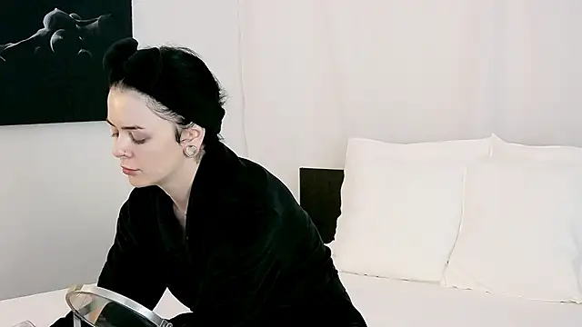 Snapshot of LeahDenver chatting on October 13, 10:51 am LeahDenver online show from October 13, 10:51 am