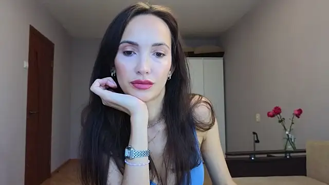 Lillian-Clark online show from October 13, 8:17 am