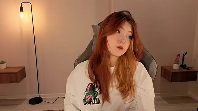 Frences Eyes online show from December 2, 1:35 pm