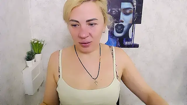 EmmaCat  online show from February 3, 6:40 am