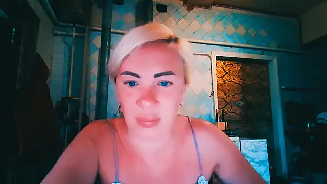 EmmaCat  online show from June 12, 4:42 am