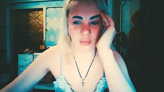 EmmaCat  online show from April 27, 3:47 am