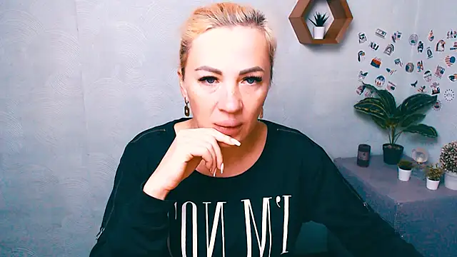 EmmaCat  online show from September 25, 4:22 am