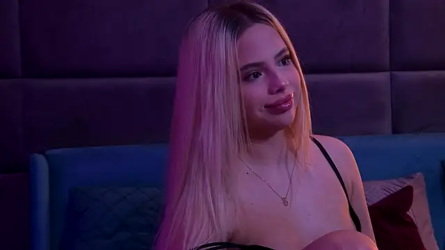 YssabelFox online show from November 15, 3:35 pm