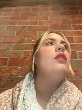 curvymilf2000 online show from October 11, 7:38 pm