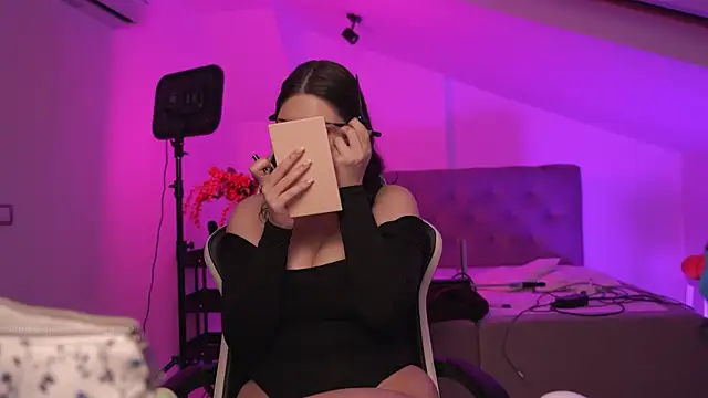 Jessasmith online show from November 26, 8:04 am