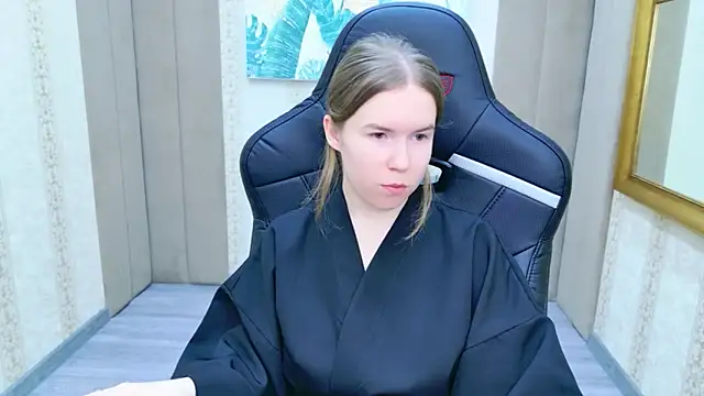 Alida Brice online show from December 18, 5:45 am