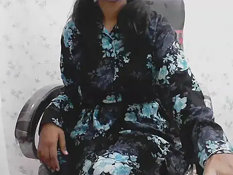 short girl  online show from March 21, 4:34 pm