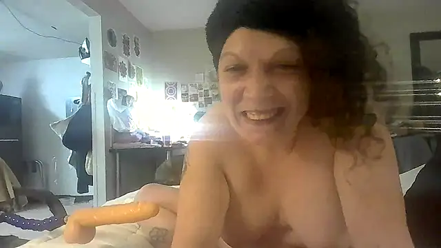 LilTinyWoman online show from December 21, 2:43 pm