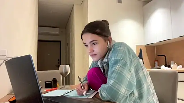 FavorLeila online show from September 28, 2:44 pm