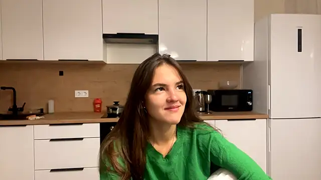 FavorLeila online show from October 8, 2:10 pm
