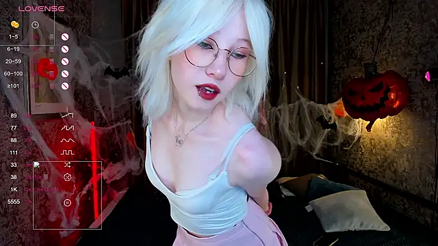 Snapshot of AlettaEve chatting on October 21, 3:16 pm AlettaEve online show from October 21, 3:16 pm