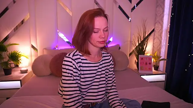 ShyySiren online show from March 10, 2:10 pm