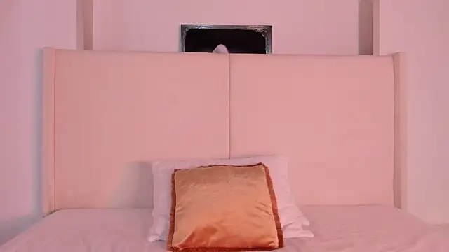 Sofi glow online show from February 9, 9:28 pm