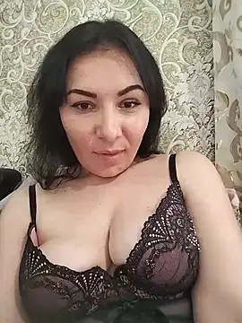 Mia24Blove online show from June 3, 2:33 pm