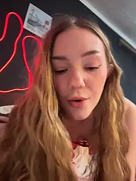 MilaMoone online show from April 1, 1:41 pm