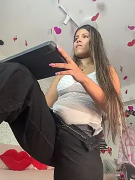 EMILIIA RICHTER   online show from February 9, 8:00 pm