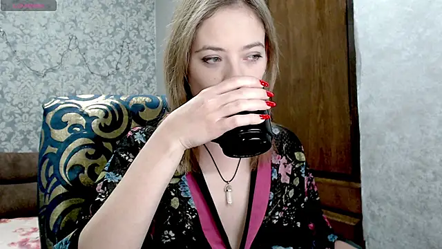 Kate  Loves online show from January 11, 7:30 pm