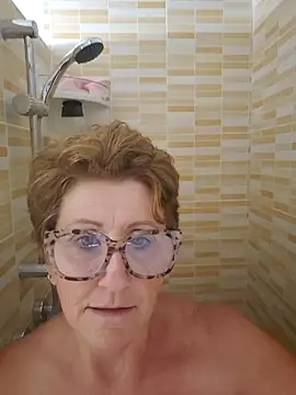 LadyLuxe xx online show from October 5, 11:15 am