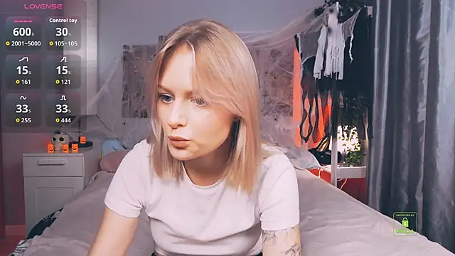 LunaLuxxy online show from October 16, 3:47 pm