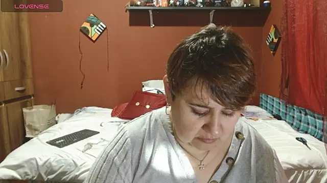 Snapshot of Sasharosee2 chatting on October 17, 12:52 pm Sasharosee2 online show from October 17, 12:52 pm