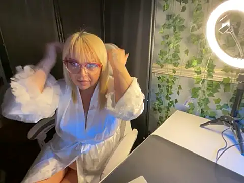 BonnyDesire online show from March 20, 8:25 pm