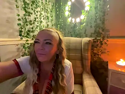 BonnyDesire online show from October 6, 6:34 pm