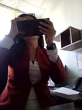 Snapshot of ValeriaLove43211 chatting on October 9, 9:02 am ValeriaLove43211 online show from October 9, 9:02 am