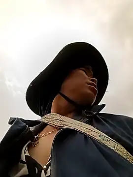 callistra online show from December 18, 6:51 am