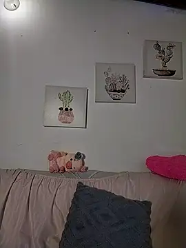 Suzanelee1 online show from December 2, 4:25 am