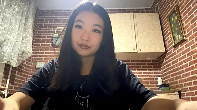 EmmaLeexth online show from November 10, 1:50 pm