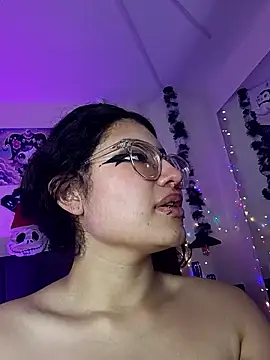 SabrinaV  online show from January 10, 6:12 pm