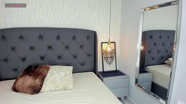 JULIETABONET online show from April 8, 1:02 pm