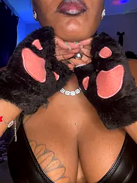 QUEENCALIMOD online show from October 14, 3:42 am