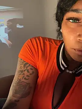 QUEENCALIMOD online show from October 18, 7:33 am