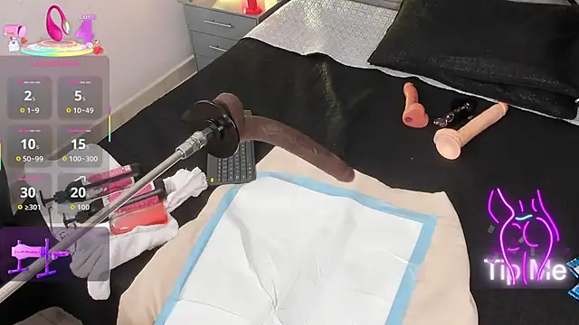 Aliyahsstone online show from November 29, 10:30 am