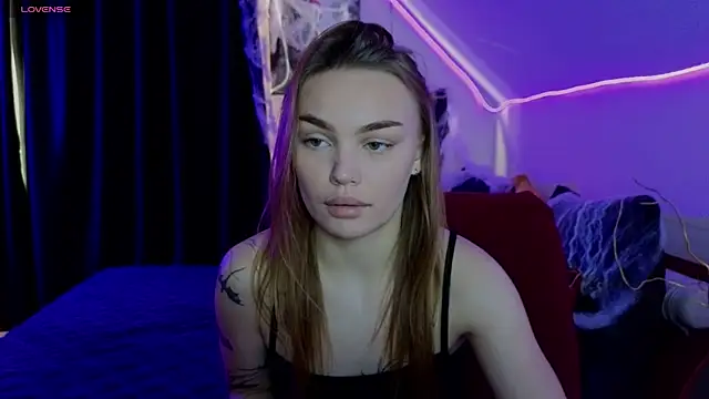 KitsyMoore online show from November 1, 1:15 pm