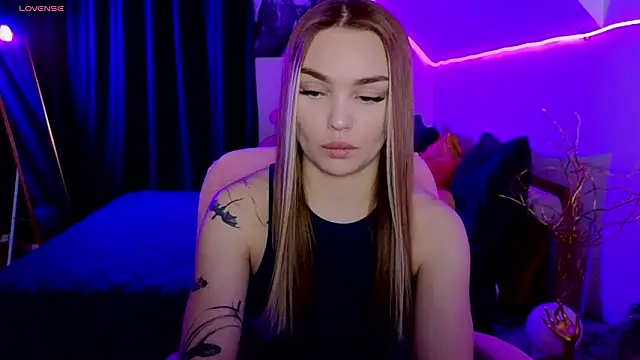 KitsyMoore online show from February 3, 4:12 pm