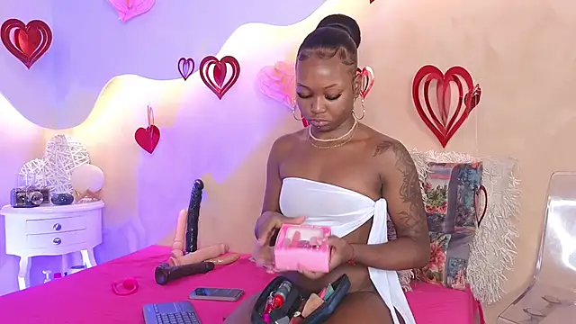 SaraGuzmann online show from February 26, 7:24 pm