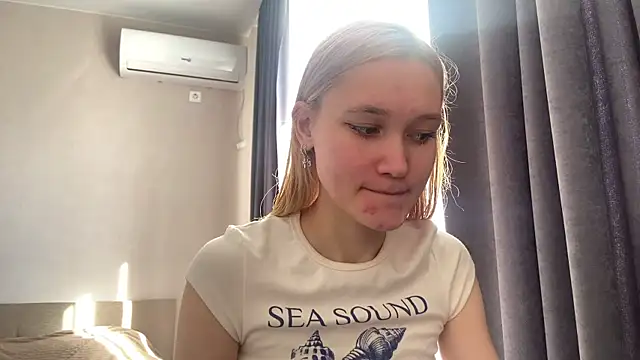 TwinedPeril online show from October 22, 7:02 am