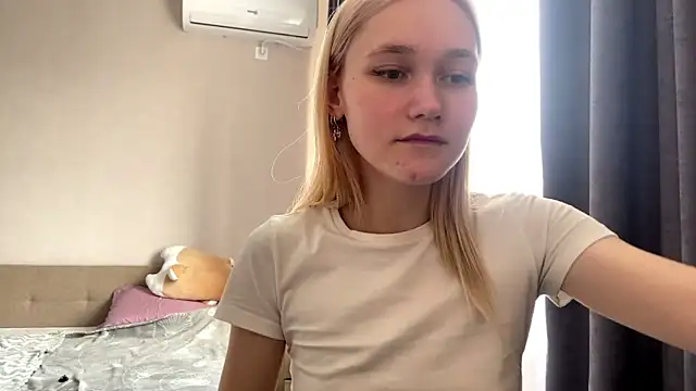 TwinedPeril online show from October 18, 7:44 am